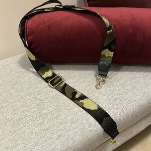 Camouflage cross body stap